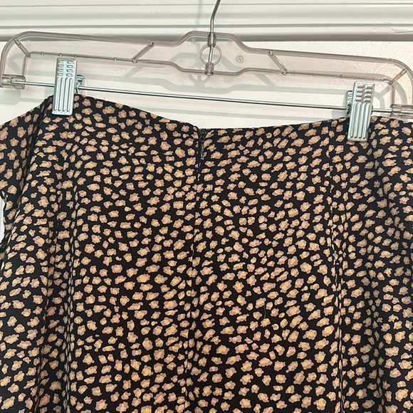 L black skirt with yellow flowers - Picture 3 of 3